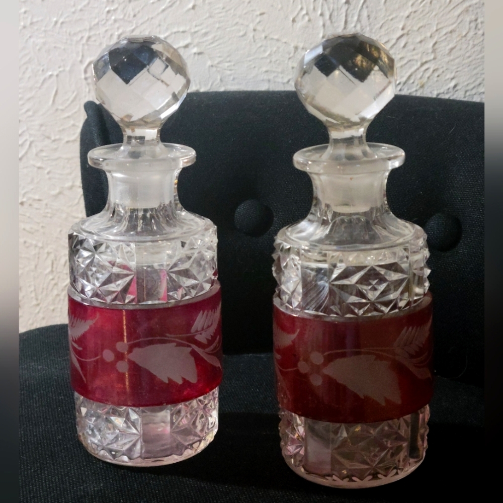 ANTIQUE 1880s STAINED DAISY IN SQUARE CUT ENGRAVED COLOGNE BOTTLES.WITH STOPPERS